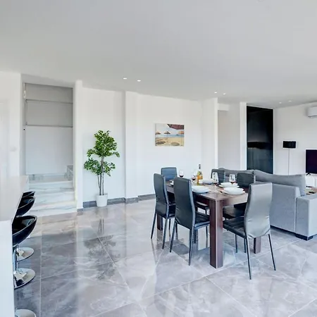 Manta Chrysos - Brand New Luxury 3 Bedroom *