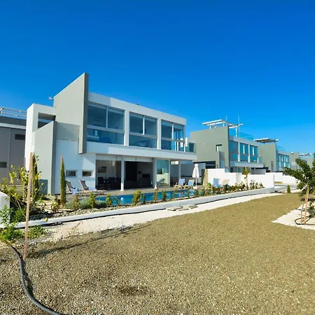 Manta Chrysos - Brand New Luxury 3 Bedroom Villa Protaras