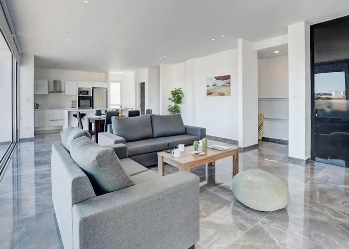 Manta Chrysos - Brand New Luxury 3 Bedroom