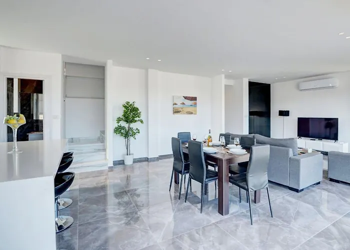 Manta Chrysos - Brand New Luxury 3 Bedroom *