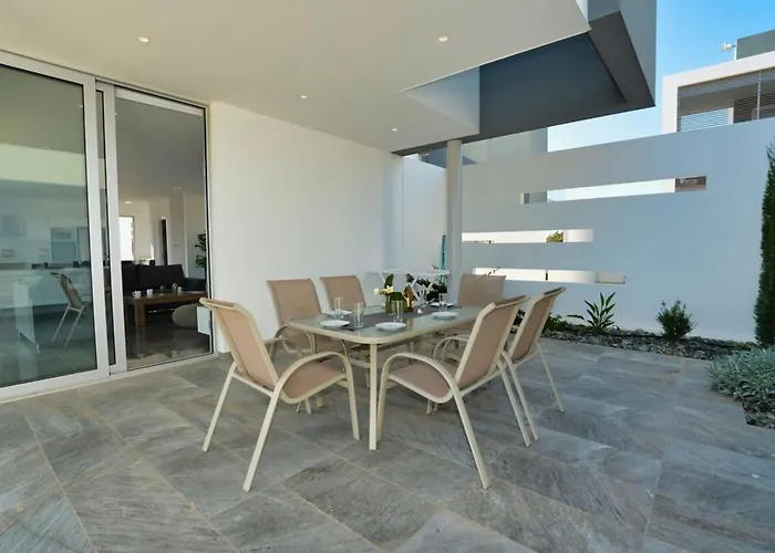 Manta Chrysos - Brand New Luxury 3 Bedroom